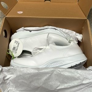Brand new OOFOS in box with tag never worn. Best recovery shoe